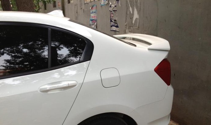 Honda Feng Fan đuôi 09-14 Feng Fan kiểu cổ điển không cần kẹp kiểu đèn đuôi được sửa đổi đặc biệt Cánh gió ô tô đẹp