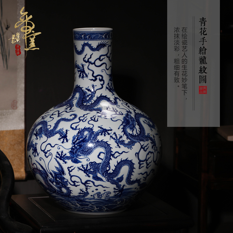 Jingdezhen ceramics imitation qianlong antique blue and white porcelain vases, flower arrangement dragon Chinese style living room is placed in the day