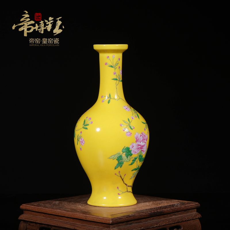 Jingdezhen porcelain enamel decorated by hand open with a silver spoon in its ehrs expressions using vase mesa of modern Chinese style household act the role ofing is tasted furnishing articles in the living room