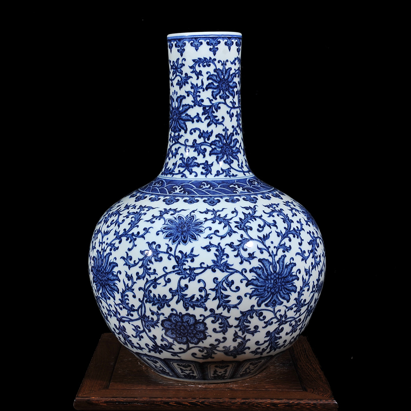 Jingdezhen ceramic high - end antique blue - and - white bound branch lotus celestial sitting room place vase home decoration process