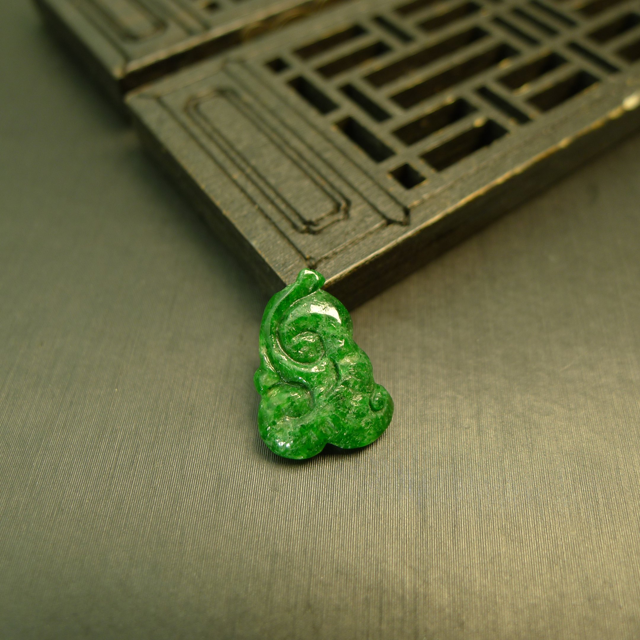 Spicy Green Burmese Natural Grade A Jadeite Ruyi Ring Noodles
