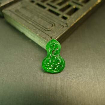 Natural grade a jadeite hollow carved gourd ring face