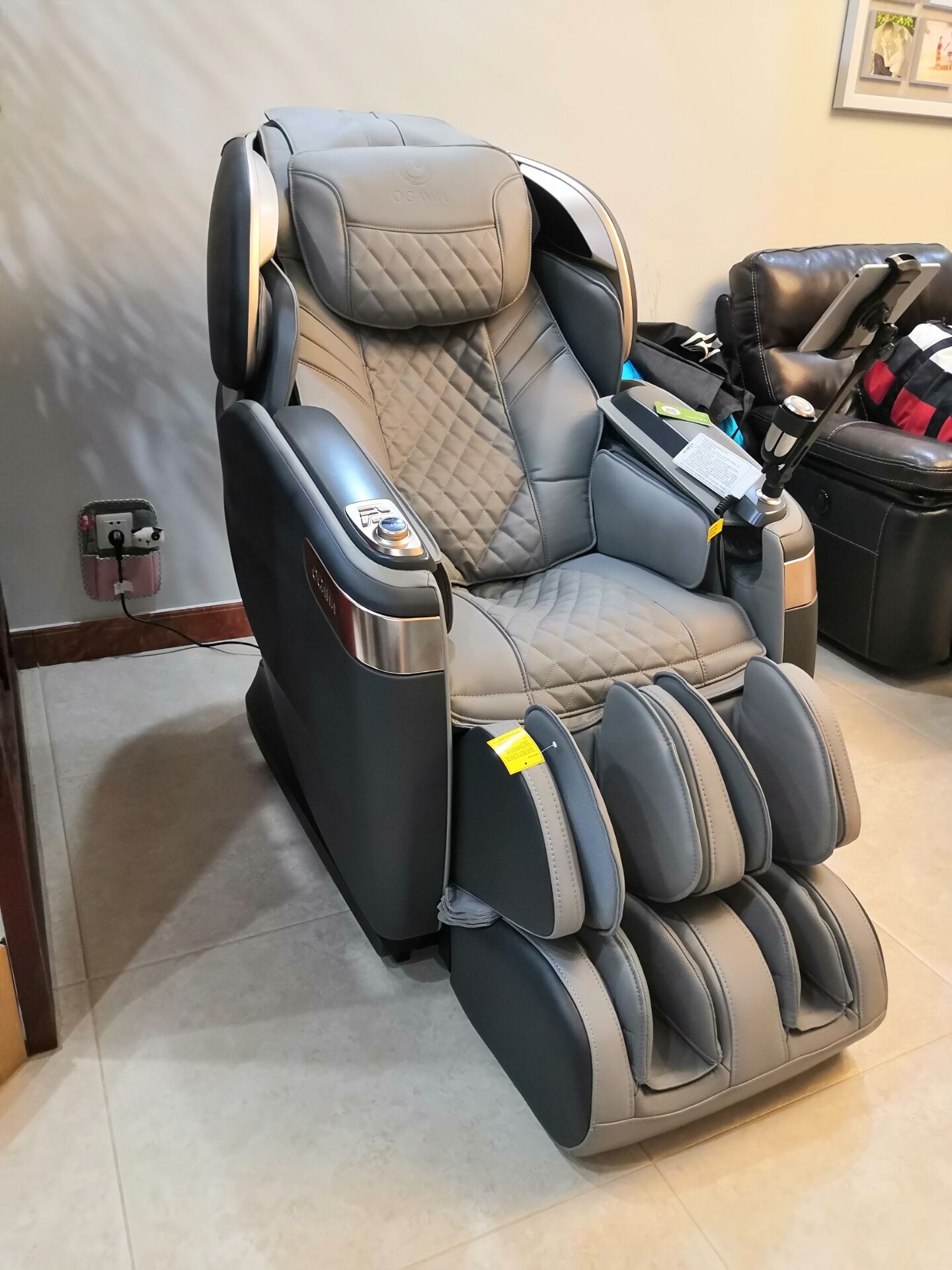 Ogawa OJiahua OG-8598Plus massage robot intelligent AI full body zero gravity 4D massage chair