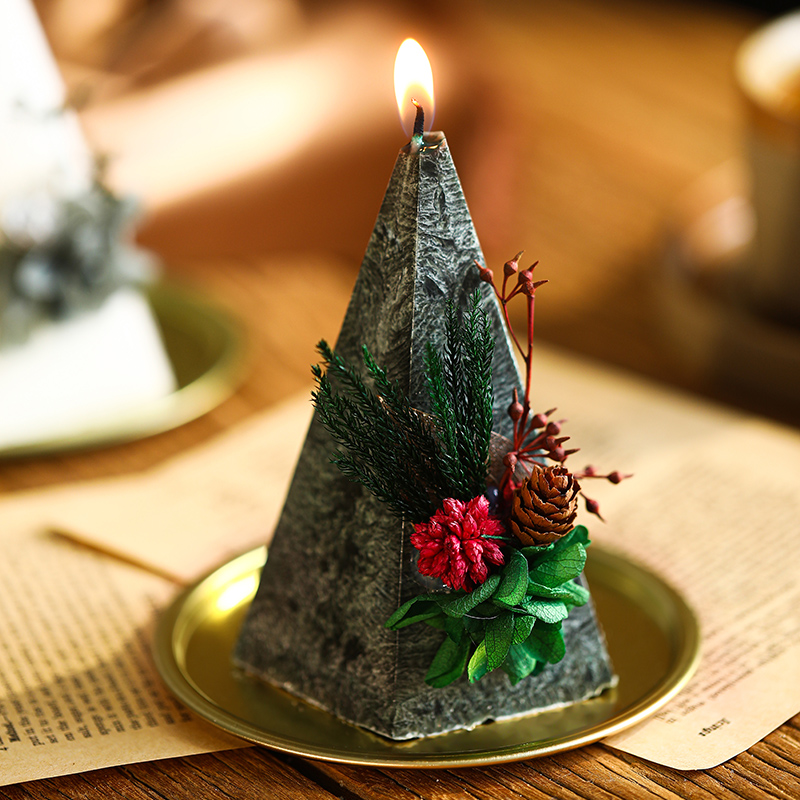 Christmas Tree Incense Candle Scented Romantic Eroticism Smoke-free Hotel Handmade Dry Flower Soybean Wax Indoor Lighting Emergency