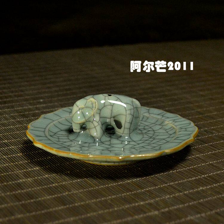 Armand early Longquan Celadon samples Old factory Pink Qingge Kiln Handicraft works Auspicious plate line incense plug