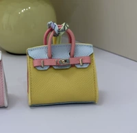 Куриный желтый светло -голубой крышка посылает лошадь