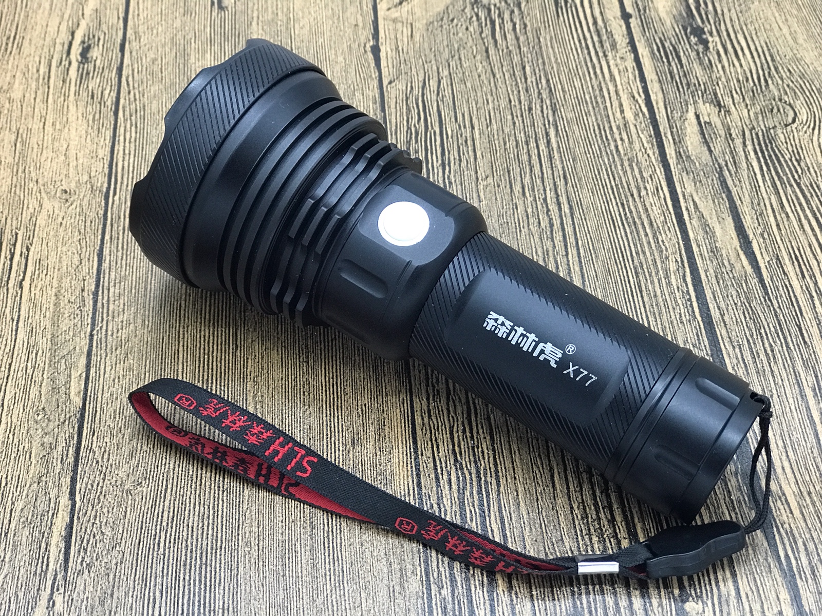 Forest Tiger x77 ultra-xenon flashlight extra bright waterproof Android rechargeable outdoor lithium battery 10,000 mAh capacity new