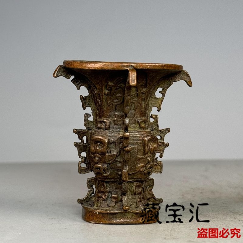 West Zhou He Zun Ornament, Antique-Style Old Copper-Colored Patina Taotie Vessel, Bronze Ware, Retro Ornament, Realistic Desktop Collectible