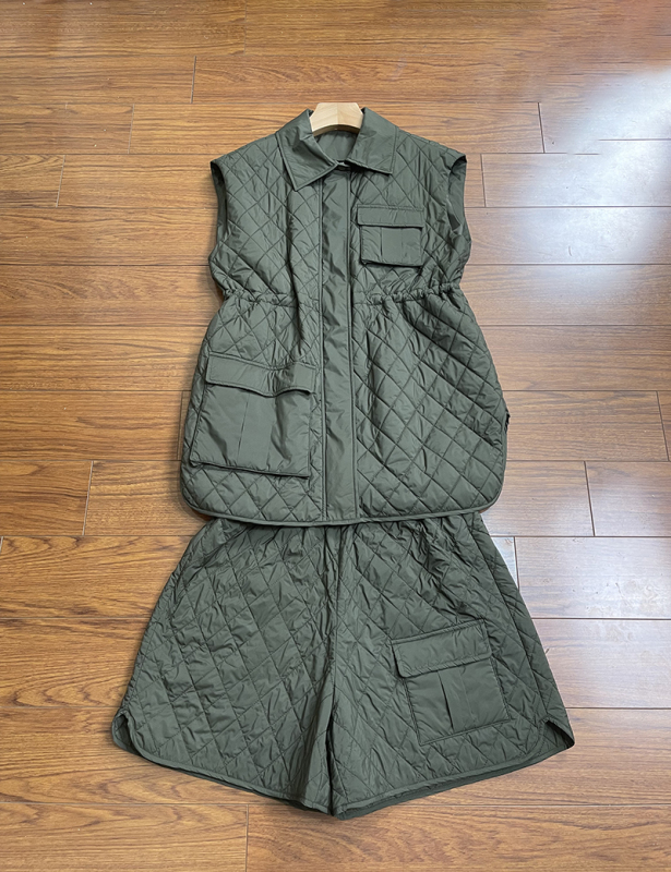 Solid Color Wool Filled Vest Warm Vest Women's Quilted Waist Sleeveless Loose Jacket Cotton High Waist Shorts Solid Color Wool Filled Vest Warm Vest Women's Quilted Waist Sleeveless Loose Jacket Cotton High Waist Shorts