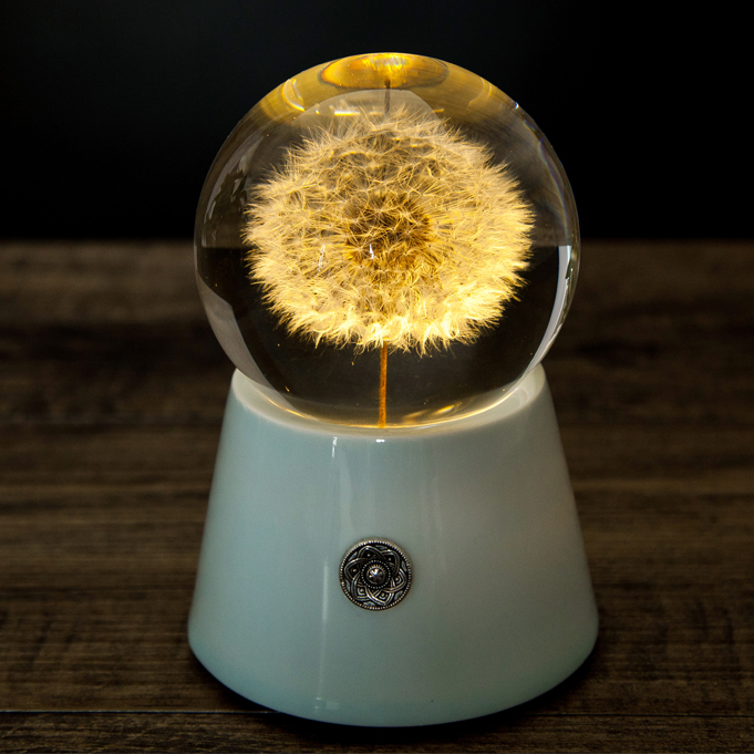 Dandelion Gauge This Music Box Qianhe and Qianhe Crystal Ball Glowing Sky City Female Birthday 18-year-old Adult Gift