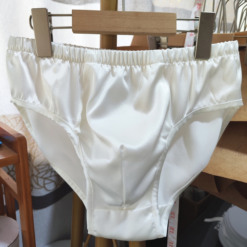 Men's Seamless Silk Stretch Satin Briefs, Comfortable and Breathable, Men's Mulberry Silk Hip-Hugging Briefs