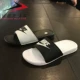 Giày nam và nữ chính hãng Nike 2018 hè mới chữ đen trắng slippers đôi dép thể thao 818736-011