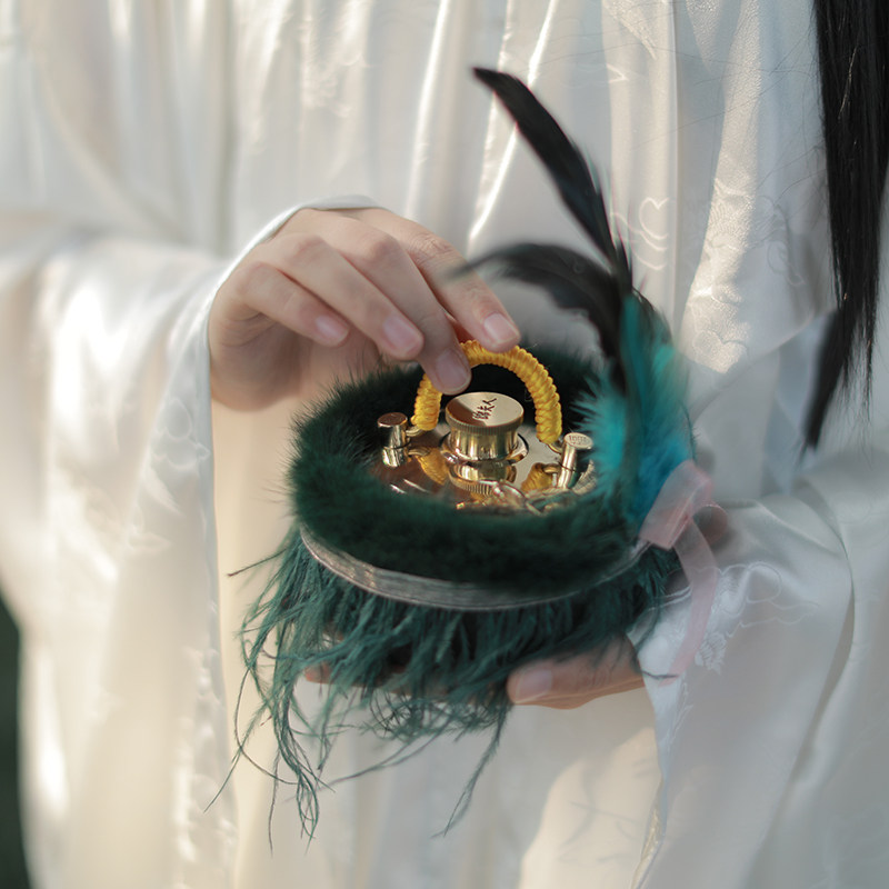 Mrs. Jin's original broth - bearing cloth - coat - cos accessories cos props Xiangyu ostrich feather feather