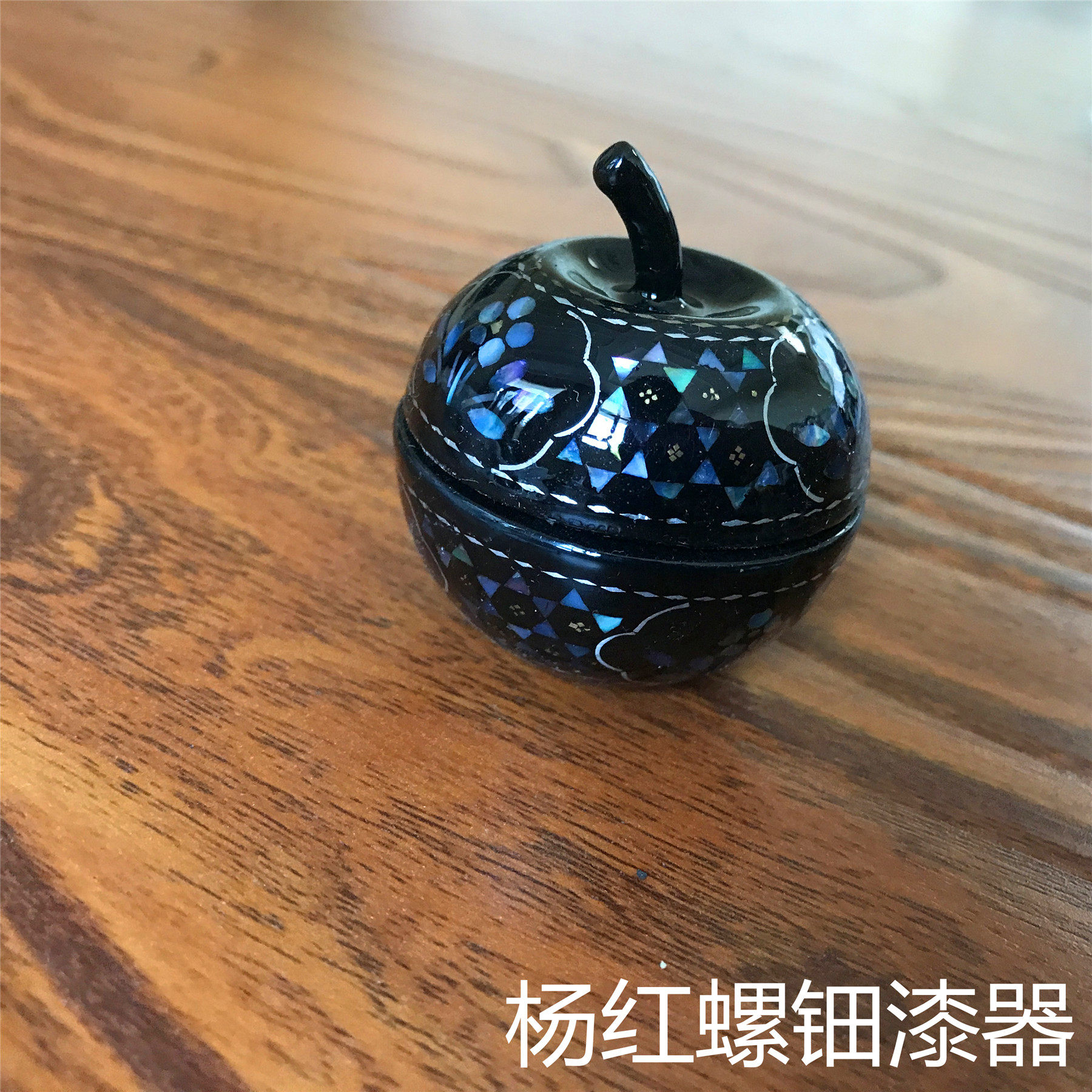 Push - screw - paint shell inlaid with pure hand - made apple box full of 100