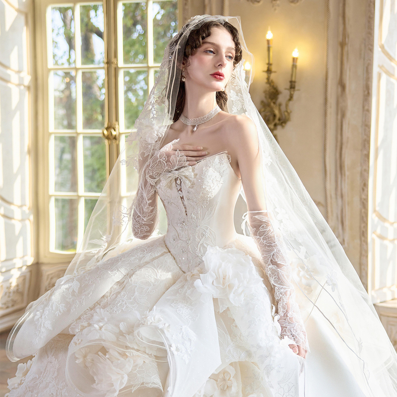 "Garland of the Moon Goddess" Main Wedding Dress 2026 New French Court Style Satin Heavy Lace Luxurious Long Train