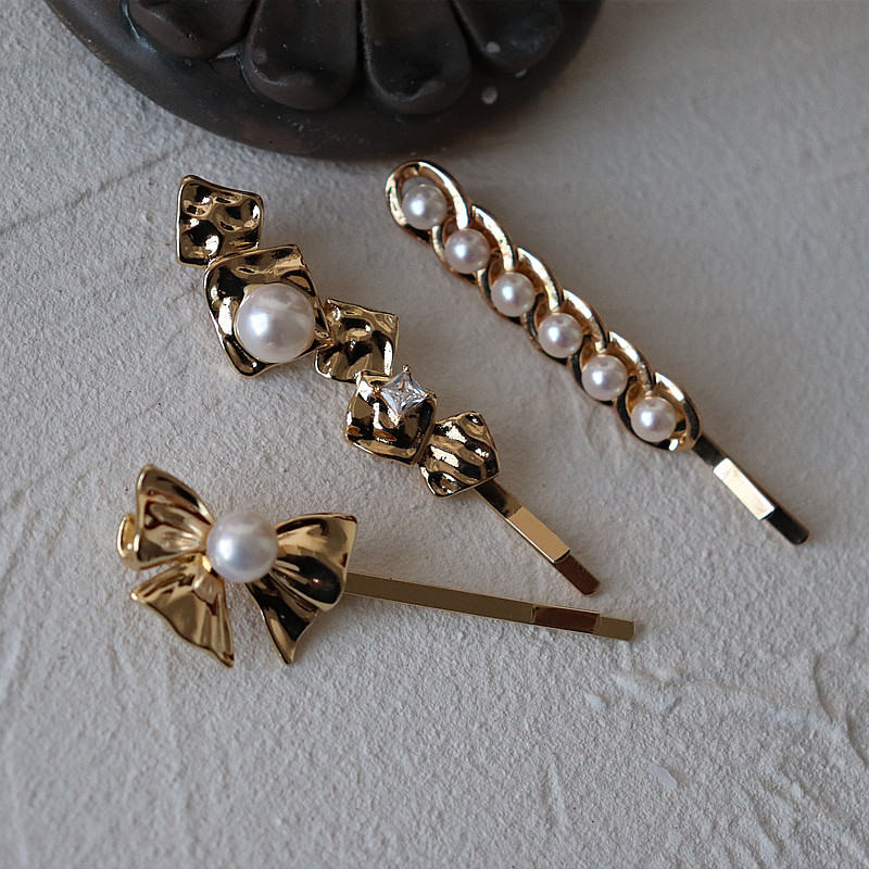 Retro style elegant and refined temperament Freshwater Pearl Metal Hair Clip Woman Side Clip Side Small Crowddesign Gold