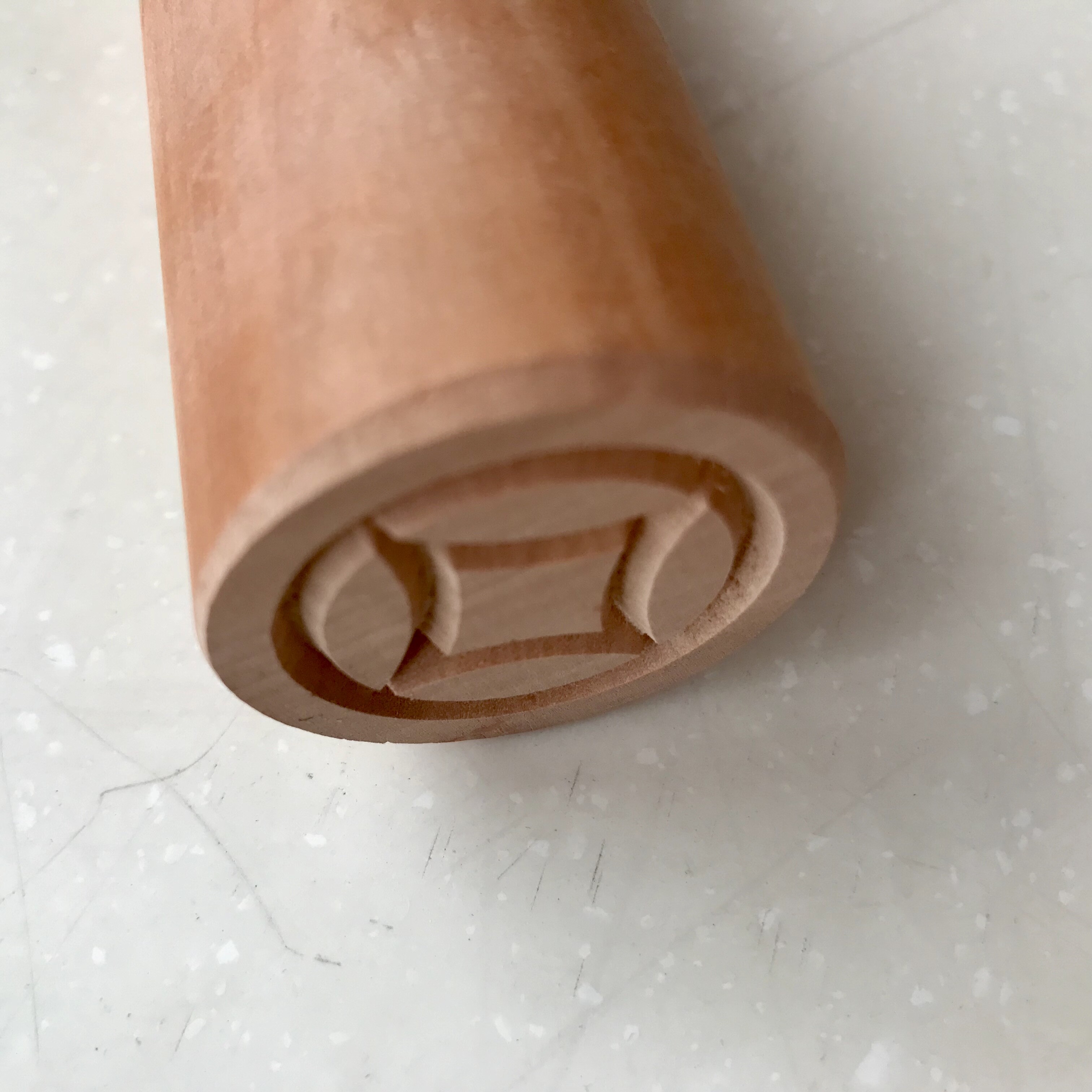 The tool for making paper money, hold the gun, the money tube, smash the fire paper, the coin, the sacrifice, the condolence, the Qingming wooden chisel