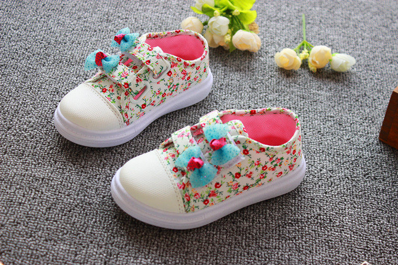 Baskets enfants en autre brodé pour printemps - Ref 988360 Image 10