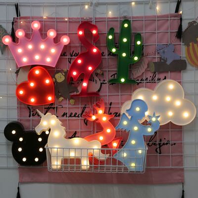 On Instagram, there are popular Korean chic style flamingo lamps, small decorative lights, cloud and cactus photo props, and table lamps
