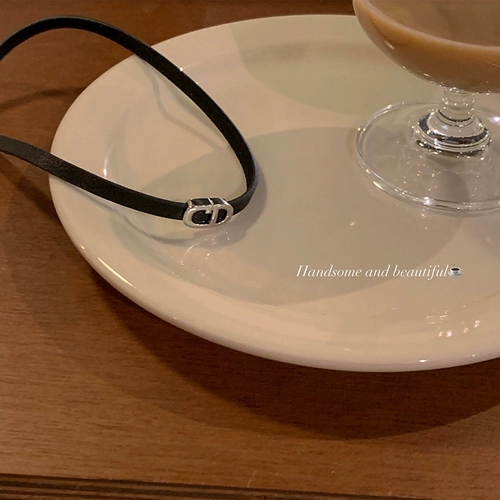 Чистое желание письмо CD-чокер ожерелье женское нишевое дизайнерское усовершенствованное колье на шею с цепочкой на ключице темпераментное колье ремешок на шею