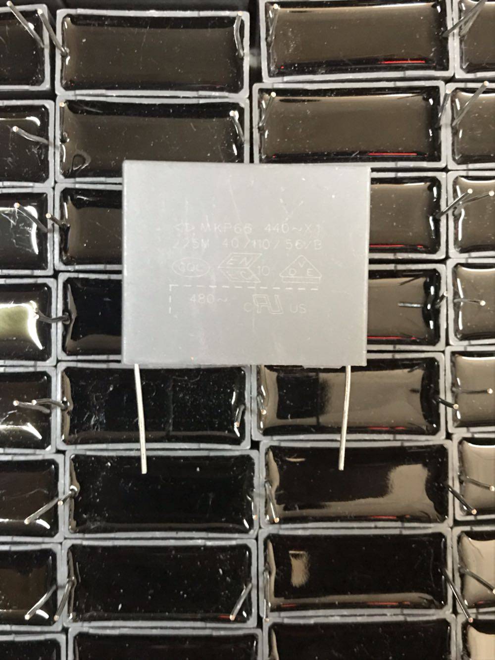 Farah Capacitor 225M 440VAC X1 MKP65 225M 2 2uF 440V P37 5MM