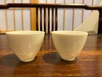 In the 90 s Taiwan Dingdehui white porcelain dark carved ginkgo leaves tea cup smelling Cup Gongfu tea mat warm and moist as Jade