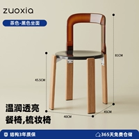 Коричнево-черная поверхность сиденья