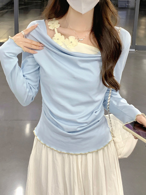 French-Style Floral Embellished Chic Turtleneck T-Shirt for Women, Autumn and Winter Youthful Look, Faux Two-Piece Slim-Fit Ruched Base Shirt