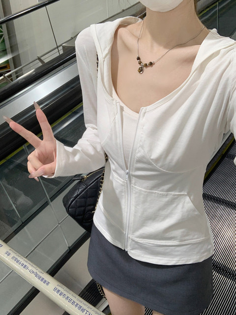 Korean Chic White Hooded Sun Protection Cardigan for Women, Summer Slim-Fit Thin Long-Sleeve T-Shirt, Sexy Fishbone V-Neck Top