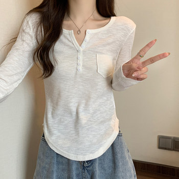 Thin V-Neck White Long-Sleeved T-Shirt for Women 2024 Autumn Design with Curved Hem and Ribbed Short Top