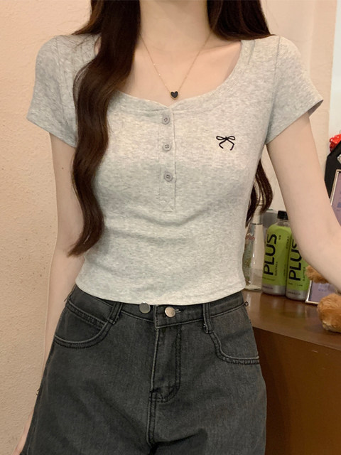 Sweet Style Bowknot Embroidered Short-Sleeve T-Shirt for Women, Summer Slim-Fit Round Neck Button-Up Shirt with a Stylish Design, Trendy Top