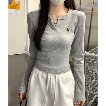 Gray Half-Open Collar Chic and Beautiful T-Shirt Base Layer for Women 2025 Autumn Embroidered Design Stylish V-Neck Slim Fit Top