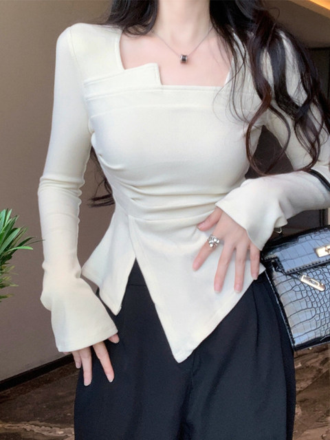 Pure Desire Style Square Neck Exposed Collarbone Brushed Warm T-Shirt for Women, Korean Chic Design, Unique and Stylish Top