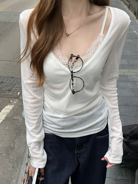 Pure Desire, Discreet and Sexy V-Neck Skin-Friendly Sun-Protective T-Shirt for Women, Spring and Summer Korean Style, Elegant Inner Wear with Lace Camisole Top