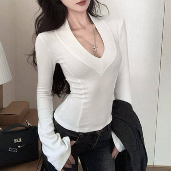 Sexy Deep V-Neck Brushed Thermal Base Shirt for Women, Autumn Super Flattering Top with a Stylish Design, Slim-Fit Short T-Shirt
