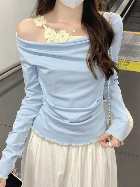 French-Style Floral Embellished Chic Turtleneck T-Shirt for Women, Autumn and Winter Youthful Look, Faux Two-Piece Slim-Fit Ruched Base Shirt
