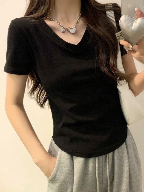 Irregular Black V Neck Short-Sleeved T-Shirt for Women, New Summer Korean Style Slim-Fitting Half-Sleeved Curved Hem Top, Short Style Trendy