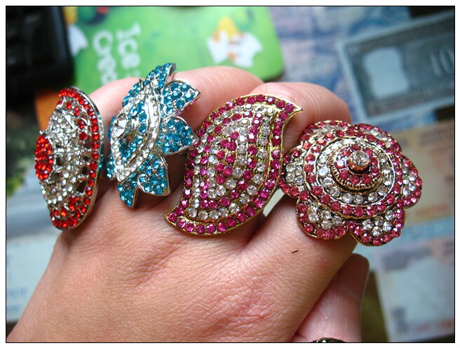 blingbling super gorgeous big diamond ring India brings back Bollywood wind