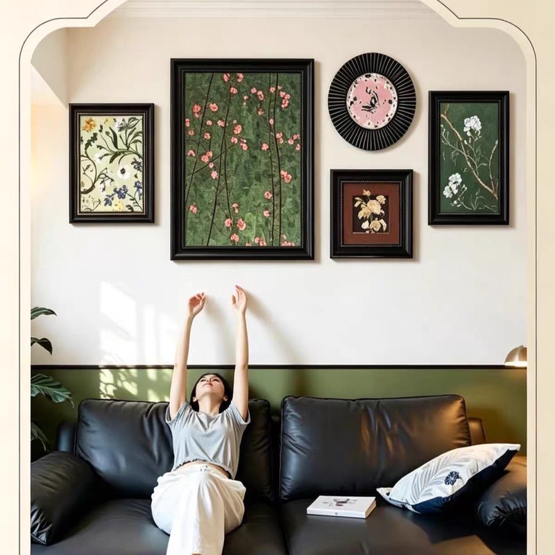 Medieval-Style Brocade Embroidery Combination Paired with French-Style Modern Minimalist Black Sofa Background Wall Art with Good Symbolism