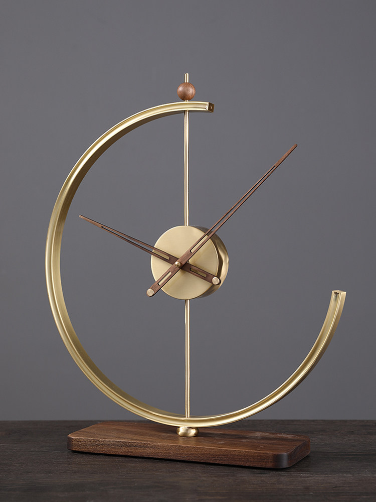 Light luxury desktop clock Table clock ornaments Living room clock Household watches Modern simple desktop sitting clock pendulum clock Nordic