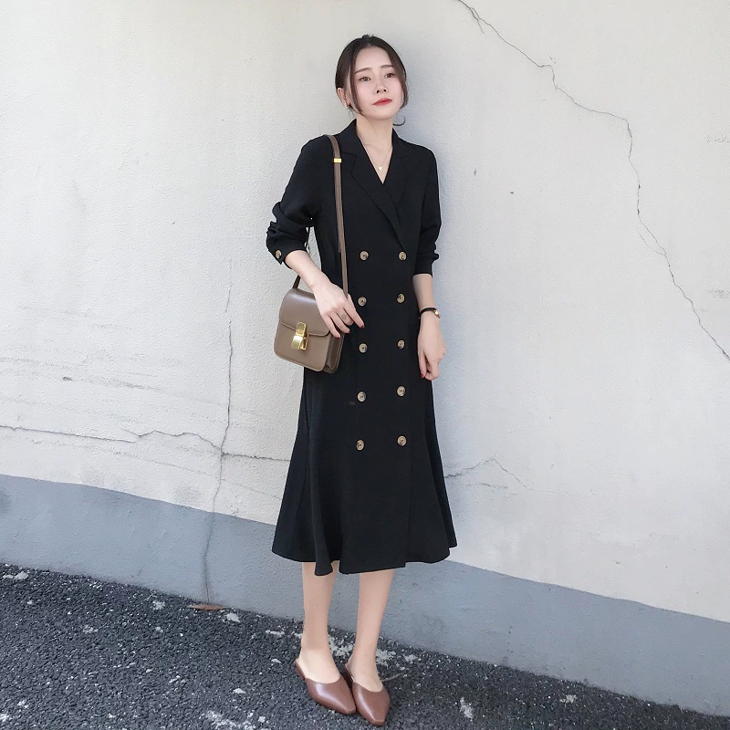 2021 phụ nữ mới mùa xuân và mùa thu váy dài trung thu màu đen hai bên ngực phù hợp với cổ áo dài tay nhẹ trưởng thành váy màu đen nhỏ - váy đầm