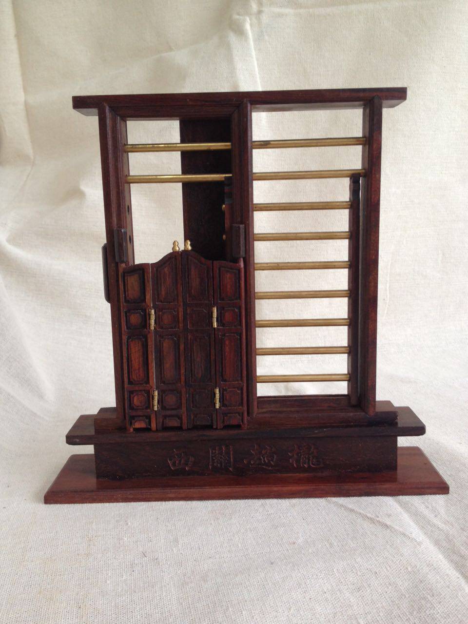 Mahogany craft gifts Lingnan characteristic architecture study living room home decoration big red rosewood Xiguan tripod ornaments