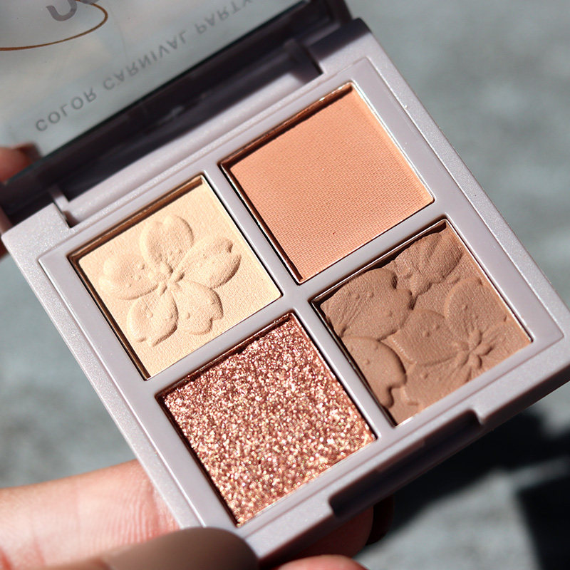 ins super hot novo four-color eye shadow disc flash powder pearlescent portable small plate anti-level price earth color female student models