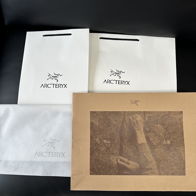 Archeopteryx Gift Bag, Outlet Counter Shopping Bag, Shoe and Clothing Tote Bag for Gifting