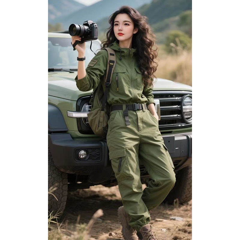 Green Workwear Suit, Fashionable Two-Piece Set, Pants and Top, Casual Style