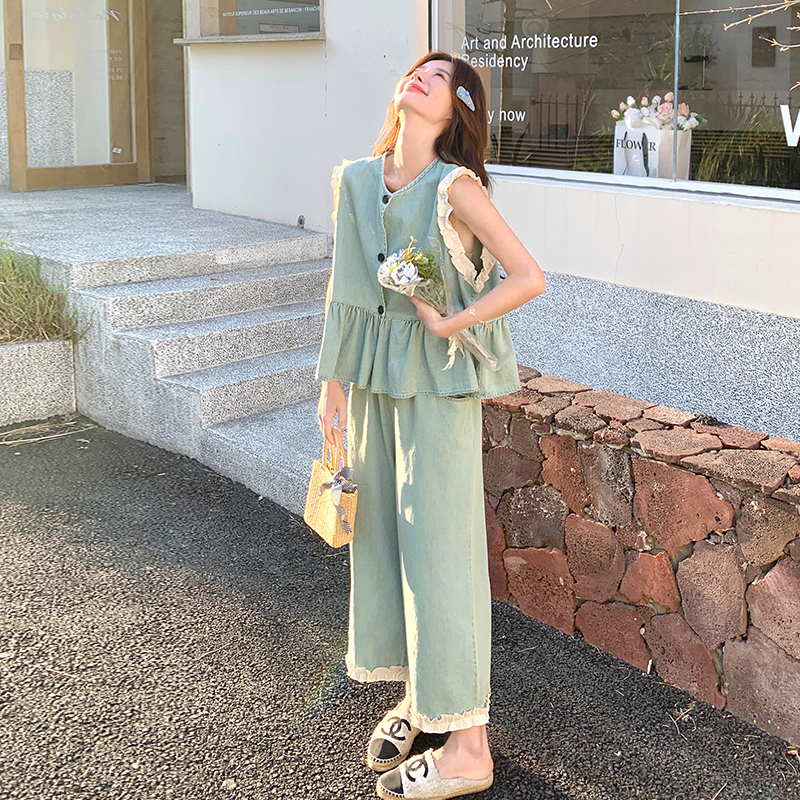 Super Stylish Lace-Trimmed Denim Set for Women, 2026 Summer New Korean Style Age-Reducing Vest and Wide-Leg Pants Two-Piece Set
