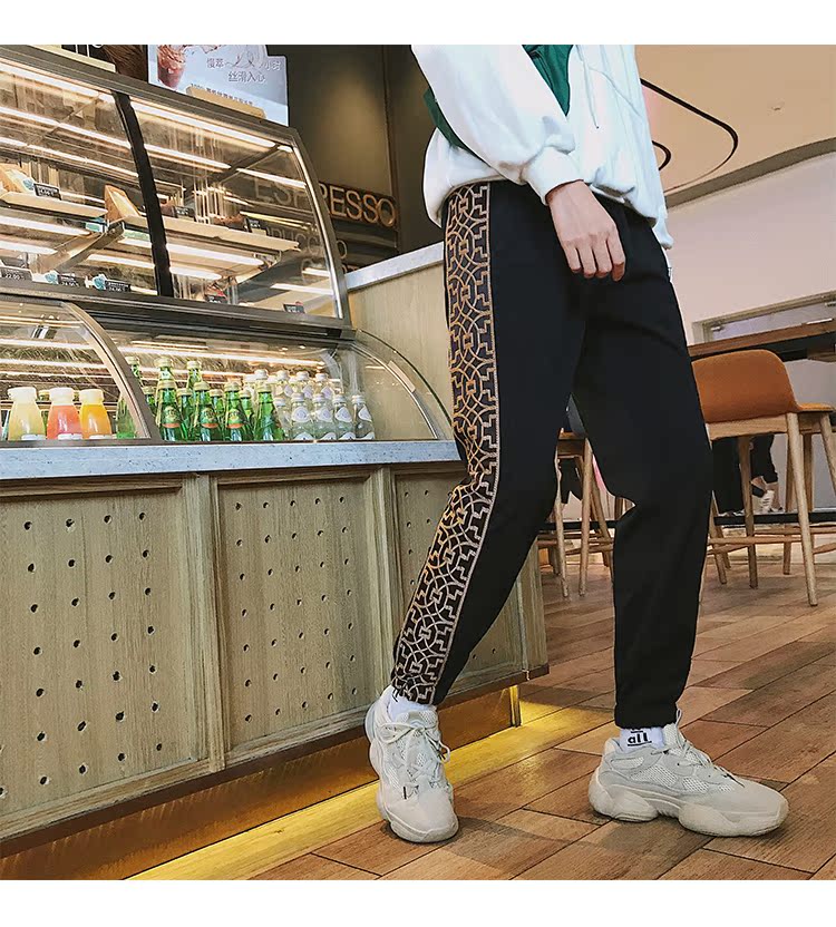 2018超火的裤子国潮牌刺绣卫裤运动裤男嘻哈