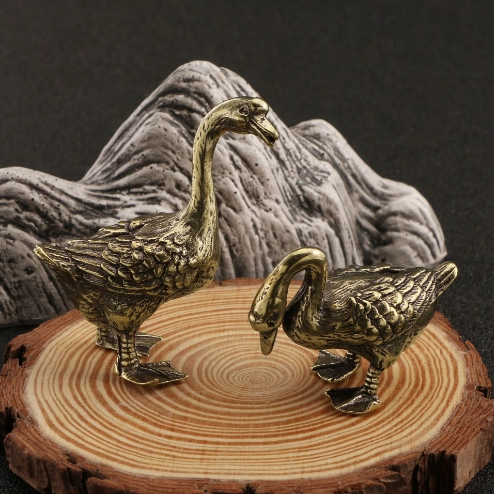 Ретро чистая медная пара мужских и женских пары латунных домашних животных чая с утенком