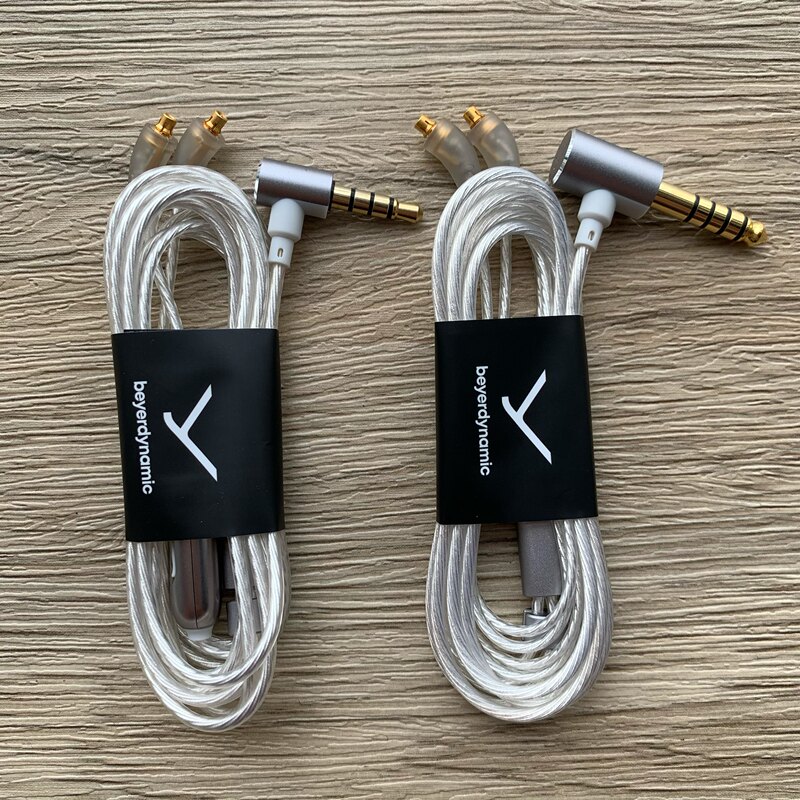 Beyerdynamic/Xelento Xelan Tuxian New Version 4.4 Balanced Cable with Microphone Cable and Ear Pads Beyerdynamic/Xelento Xelan Tuxian New Version 4.4 Balanced Cable with Microphone Cable and Ear Pads