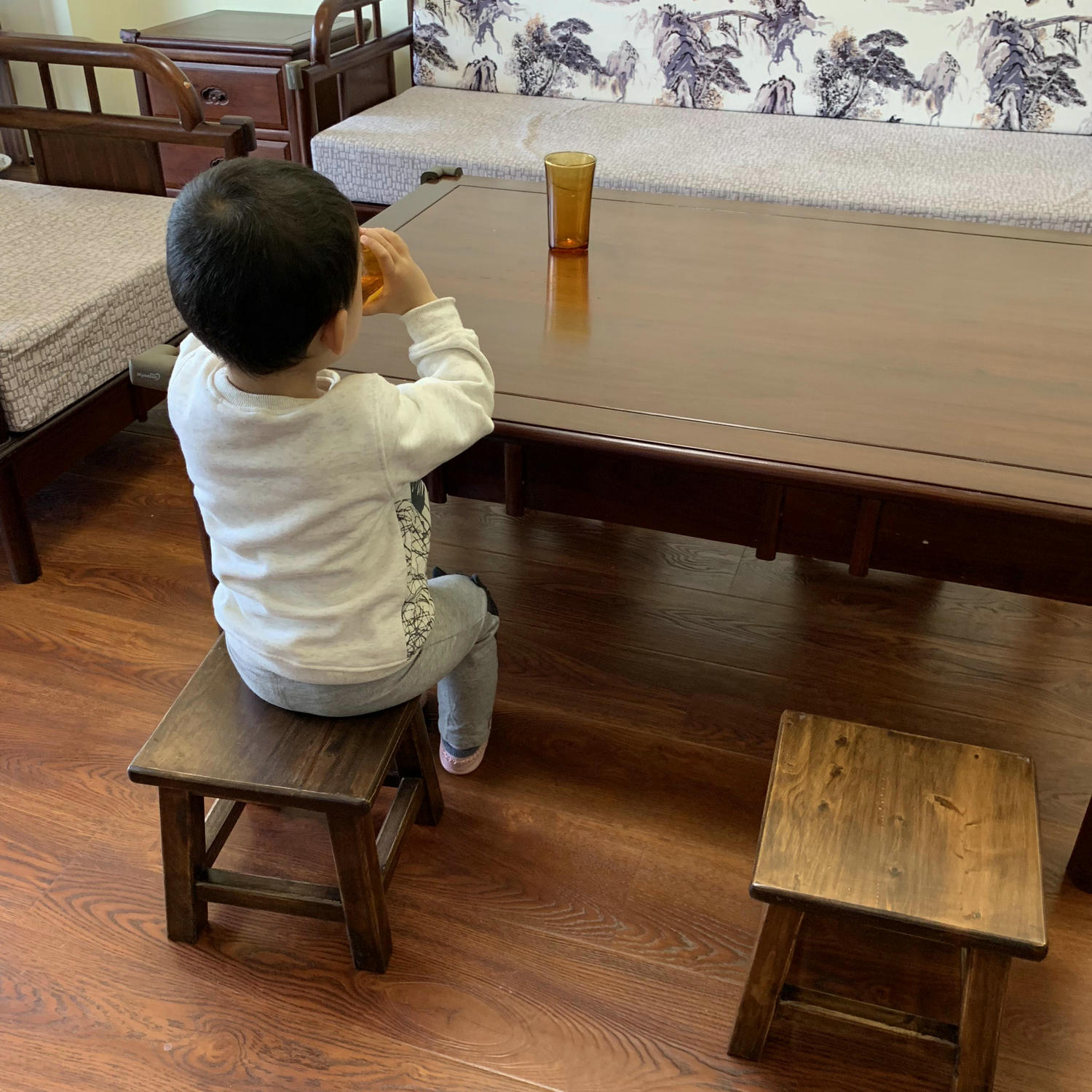 Babies, children, children, change shoes, climb up, wash hands, eat, camphor wood bench, general solid wood bathroom footstool